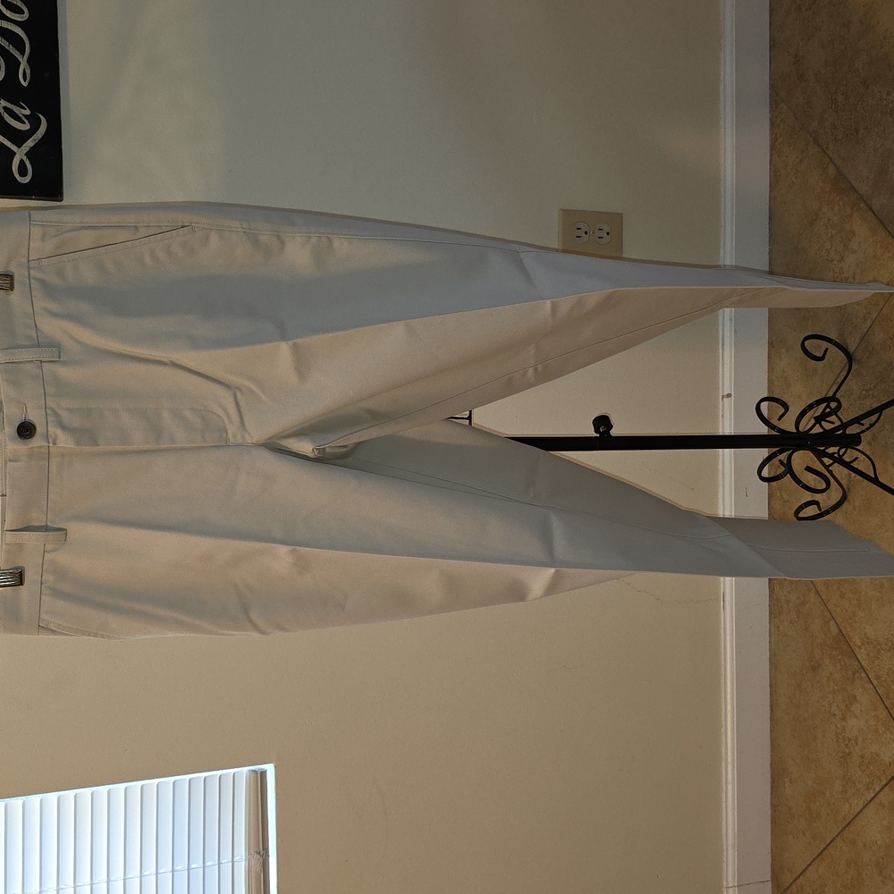 St. John's Bay Men's Khaki Cream Chinos 32x32 (David # 17)